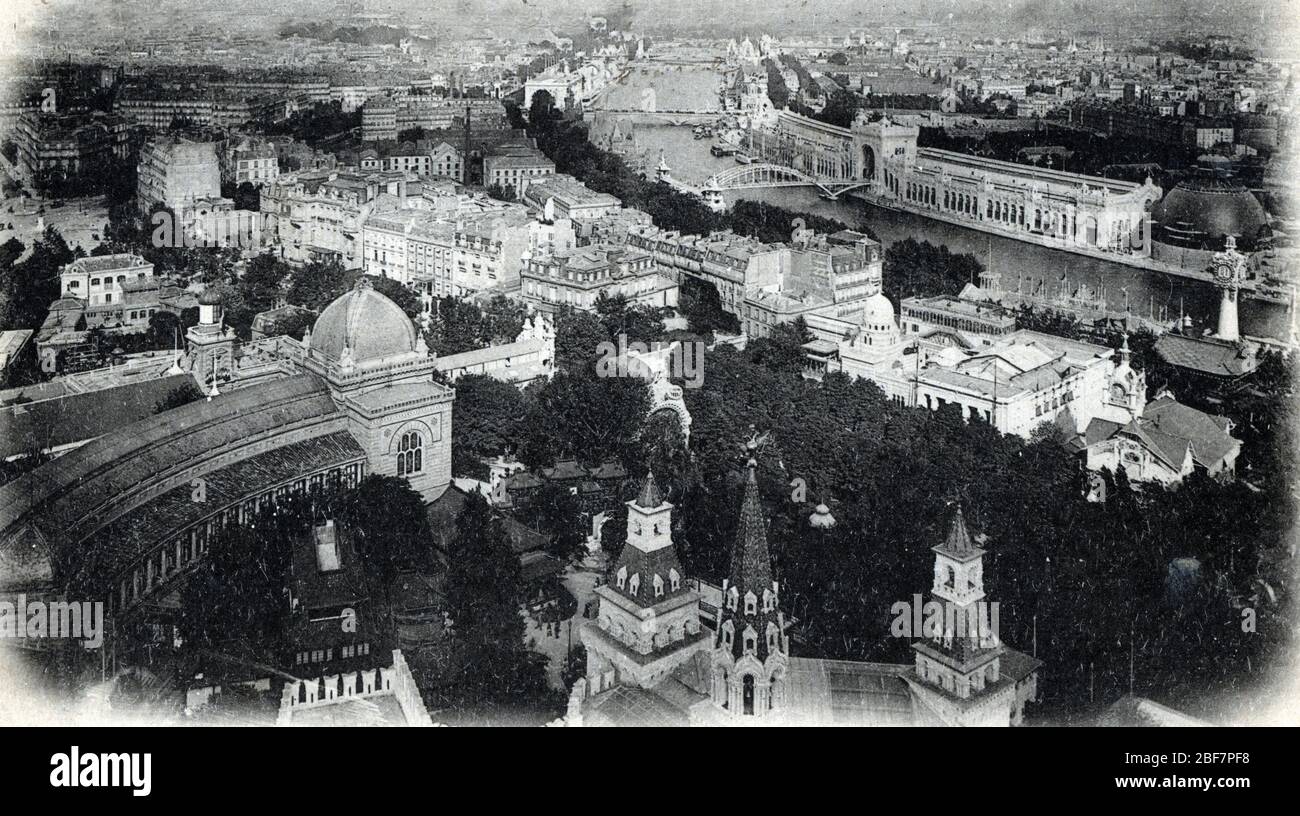 Vue panoramique du champs de Mars lors de l'exposition universelle a Paris en 1900 (Exposition Universelle view, world's fair held in Paris, France, f Stock Photo