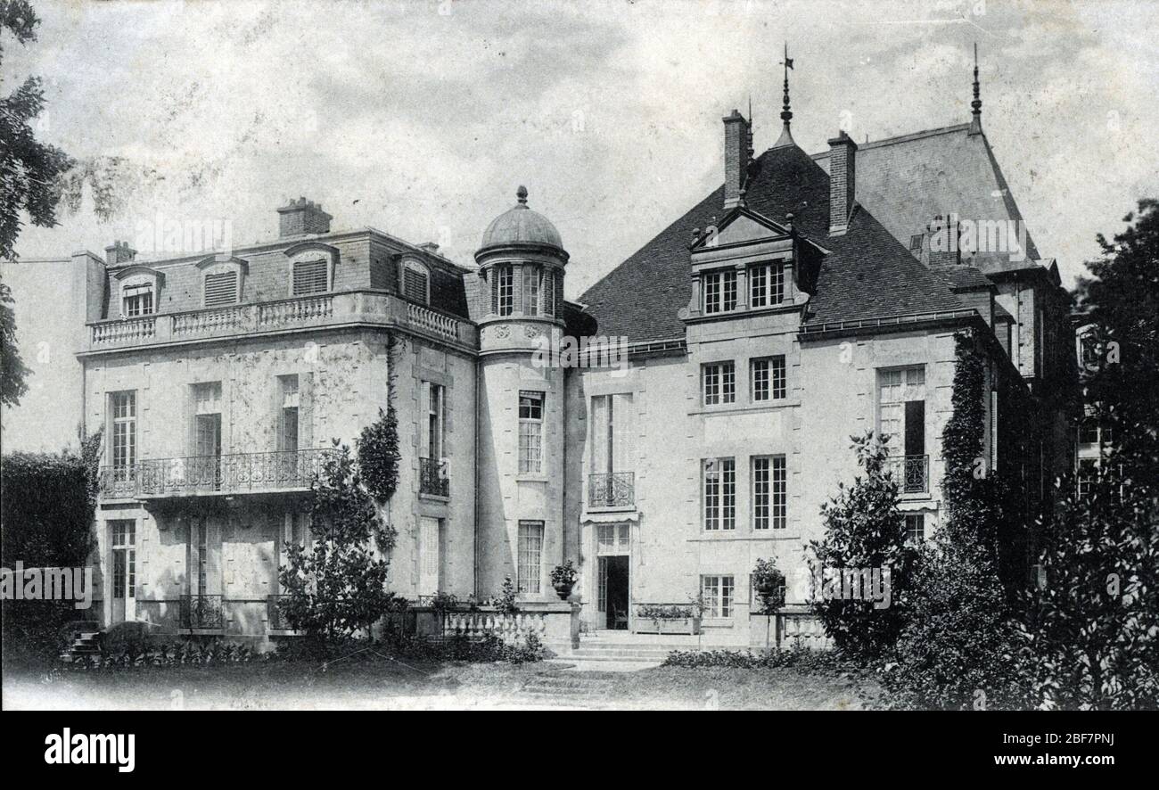 Tourisme thermal : vue du pavillon Sevigne, hotel de Vichy ou aurait sejourne madame de Sevigne (1626-1696) puis residence du marechal Petain, Allier Stock Photo