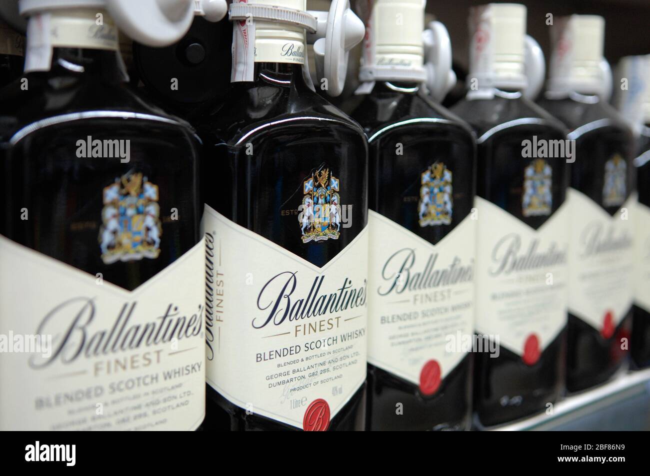 Ballantine's,Blended Scotch Whisky Stock Photo - Alamy