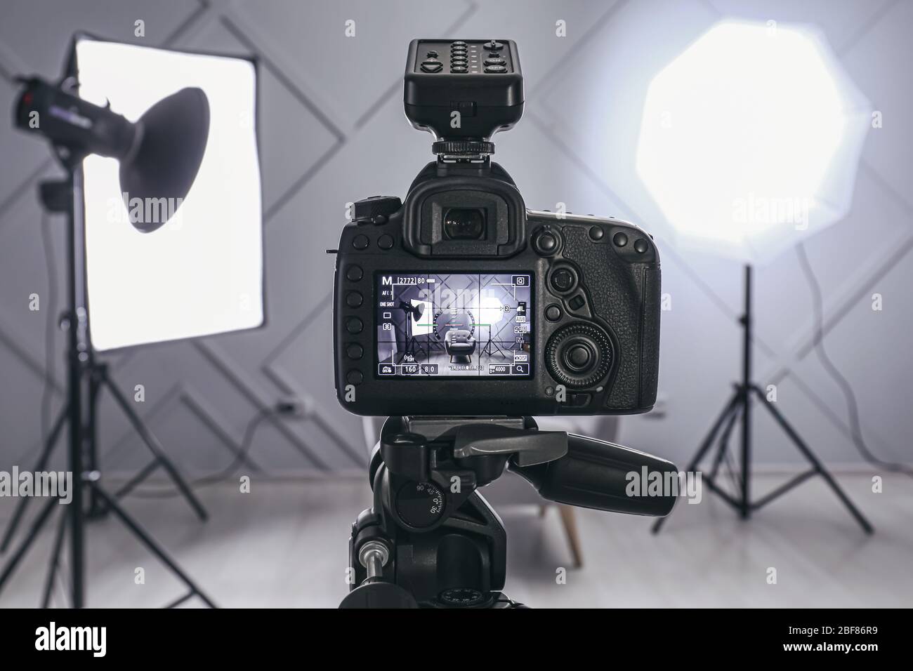 Professional camera on tripod in modern photo studio Stock Photo - Alamy