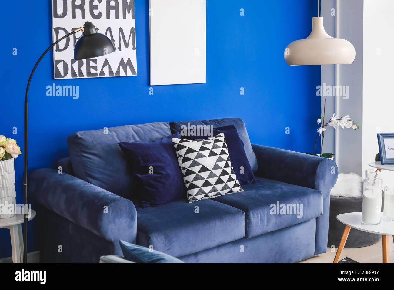 Interior of modern living room with blue wall Stock Photo - Alamy