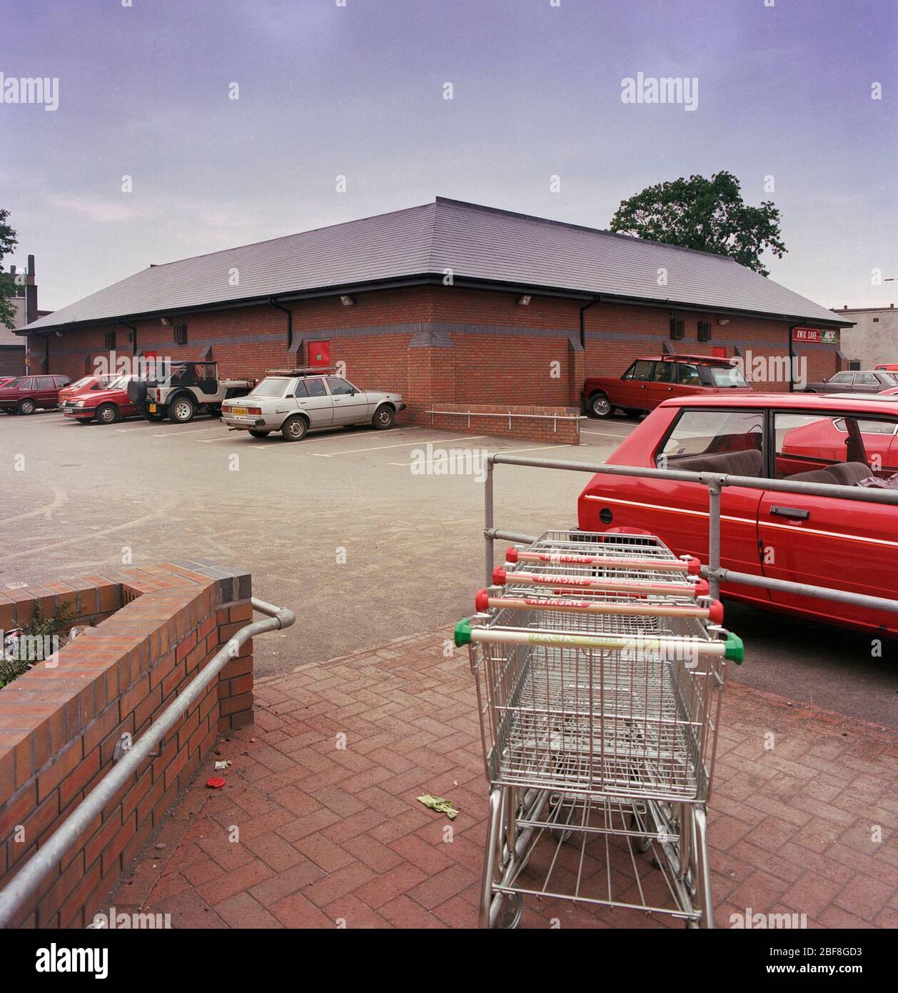 1987 Kwik Save supermarket, Rugeley, Staffordshire, England, UK Stock Photo