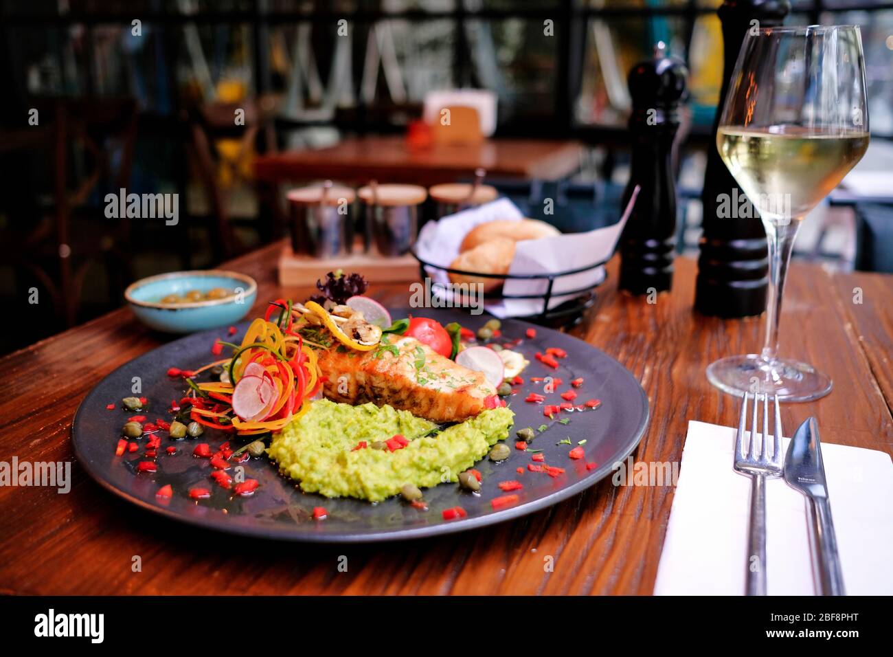 Chicken with specially crafted avocado sauce accompanied by white wine Stock Photo