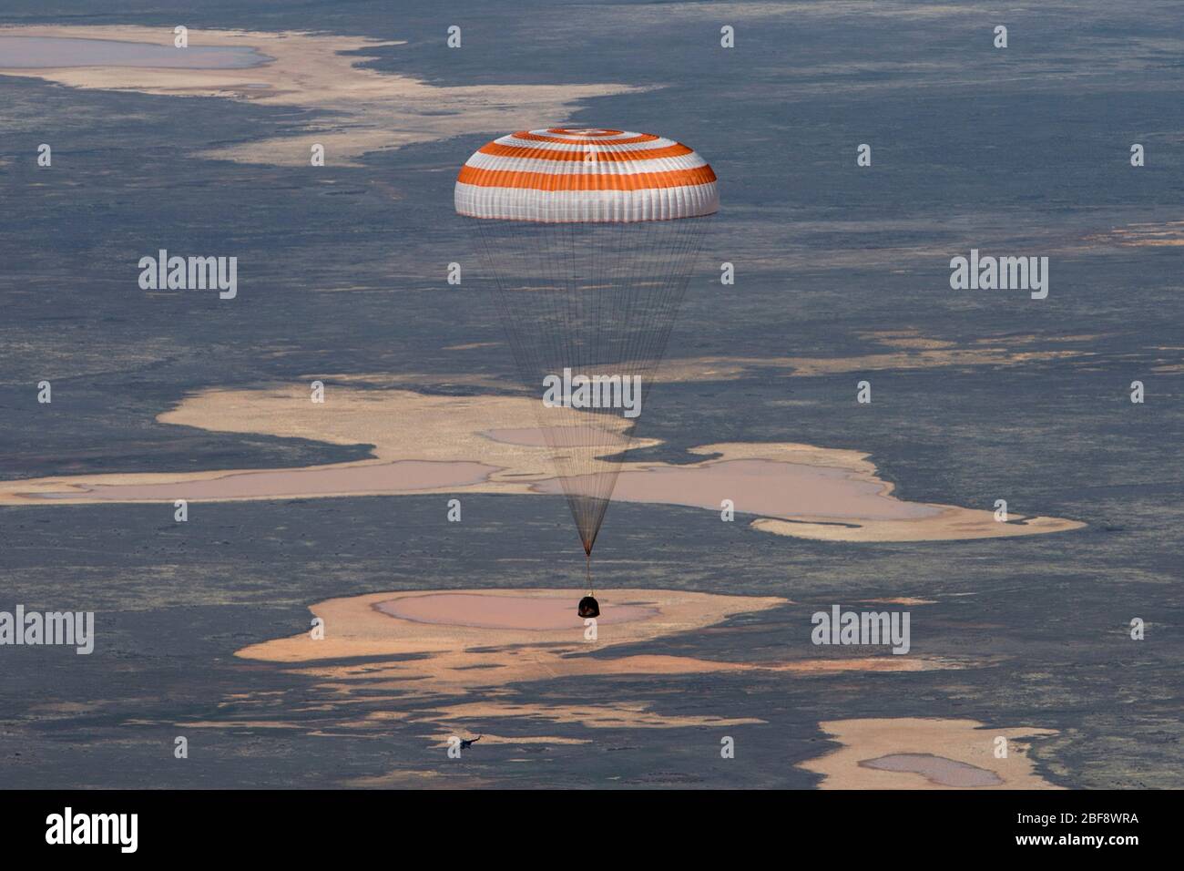 Zhezkazgan, Kazakhstan. 17th Apr, 2020. The Soyuz MS-15 spacecraft carrying Expedition 62 crew members NASA astronauts Andrew Morgan, Jessica Meir and Roscosmos cosmonaut Oleg Skripochka drifts back to Earth in a remote area April 17, 2020 near the town of Zhezkazgan, Kazakhstan. Credit: Andrey Shelepin/NASA/Alamy Live News Stock Photo