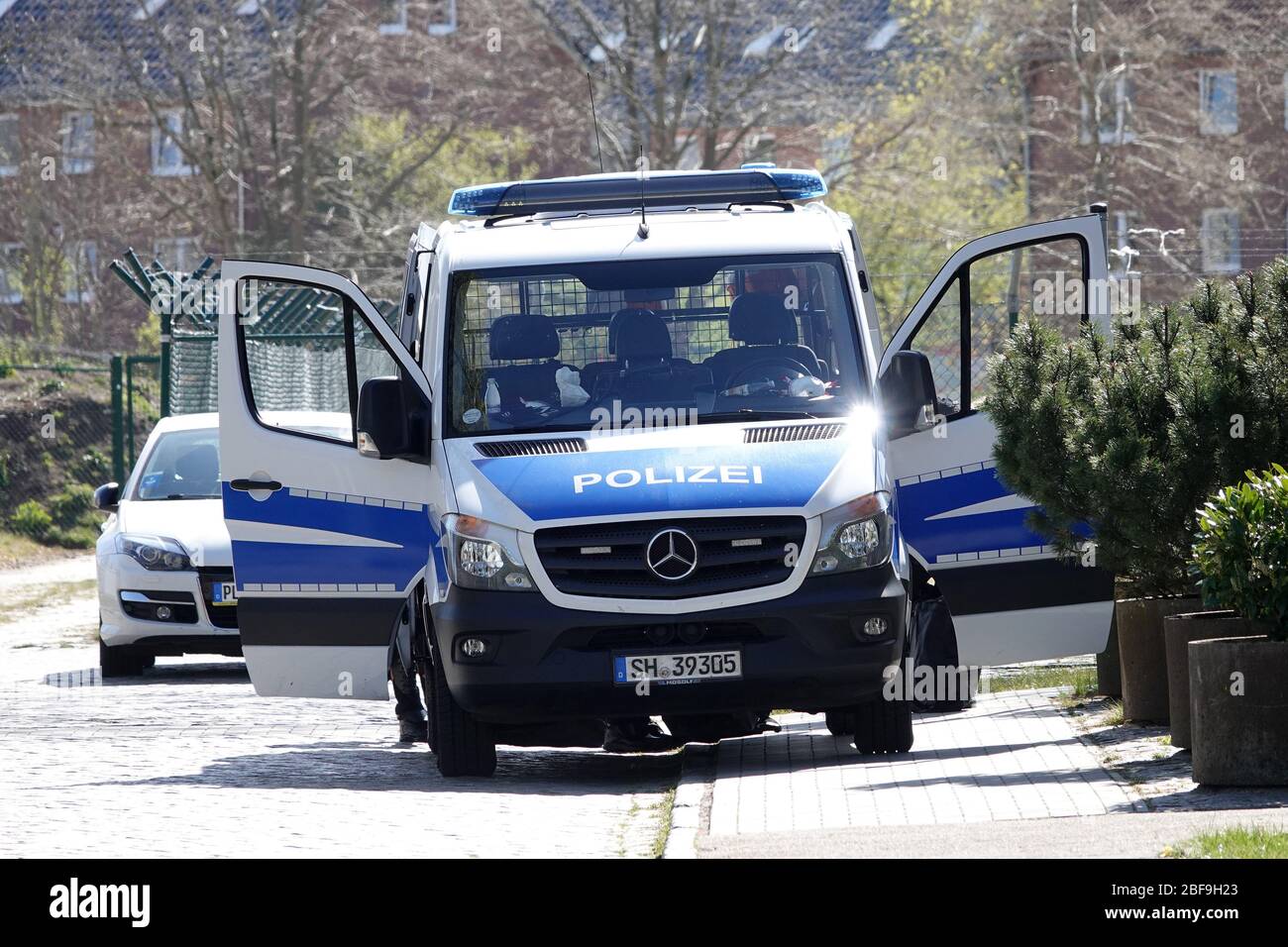 17 April 2020, Schleswig-Holstein, Neumünster: Police forces are on duty at  the Landesunterkunft für Flüchtlinge in Neumünster. There has been a large  police operation because of refugees who also wanted to be
