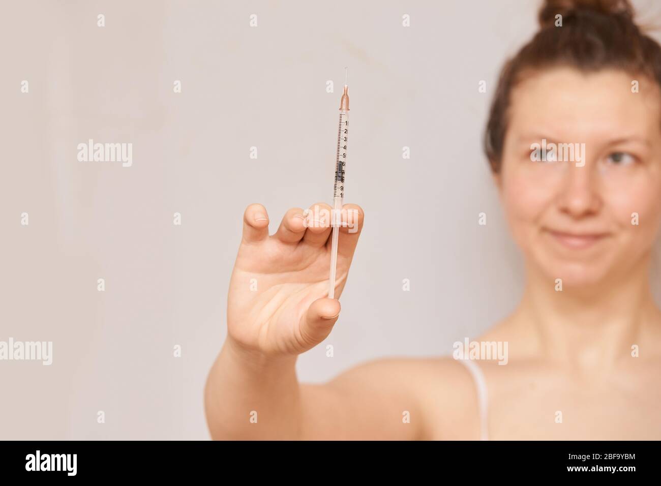 Girl hold insulin injection in hand. Blurred face Stock Photo Alamy