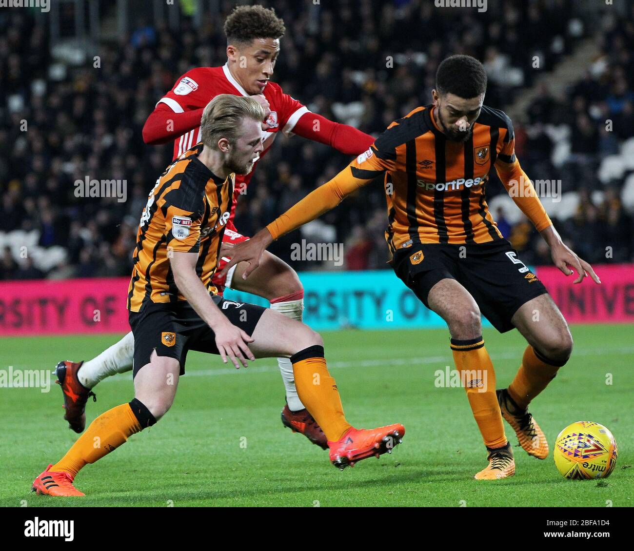 KINGSTON UPON HULL, UK. Middlesbrough's Marcus Tavernier in action with David Meyler and Michael Hector of Hull City during the Sky Bet Championship match between Hull City and Middlesbrough at the KC Stadium, Kingston upon Hull on Tuesday 31st October 2017. (Credit: Mark Fletcher | MI News) Stock Photo