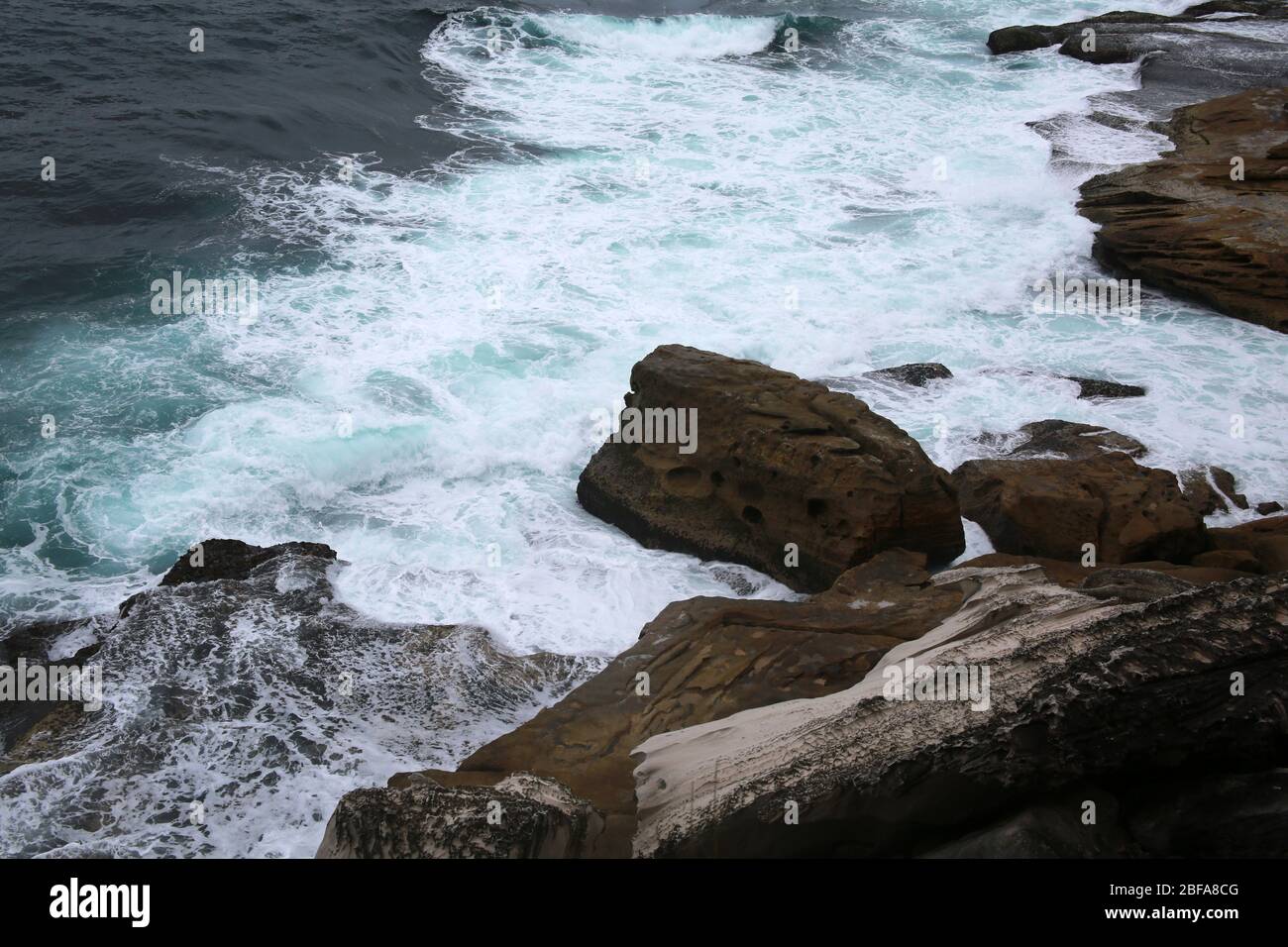 Waves crashing rocks australia hi-res stock photography and images - Alamy