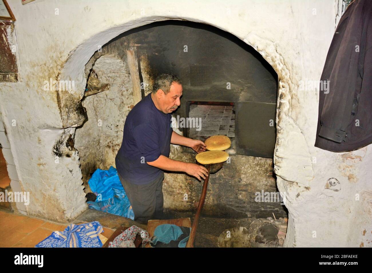 Bakers oven hi-res stock photography and images - Alamy, image size:1300x956