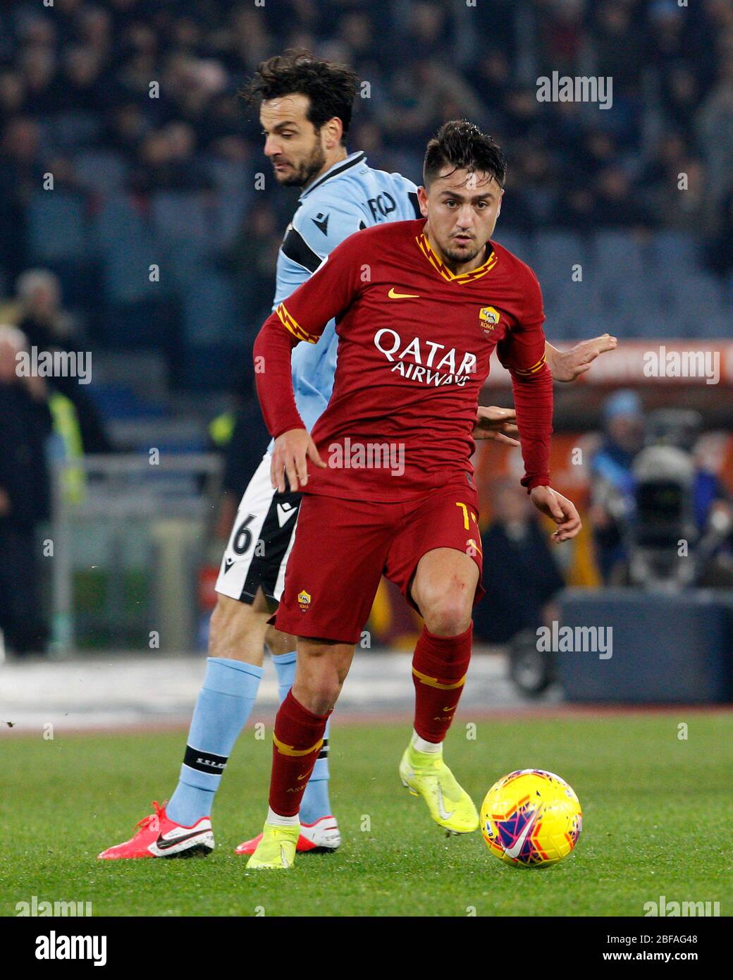 Rome, Italy, January 26, 2020. Roma s Cengiz Under, right, in action past Lazio s Marco Parolo during the Serie A soccer match between Roma and Lazio at the Olympic Stadium. Stock Photo