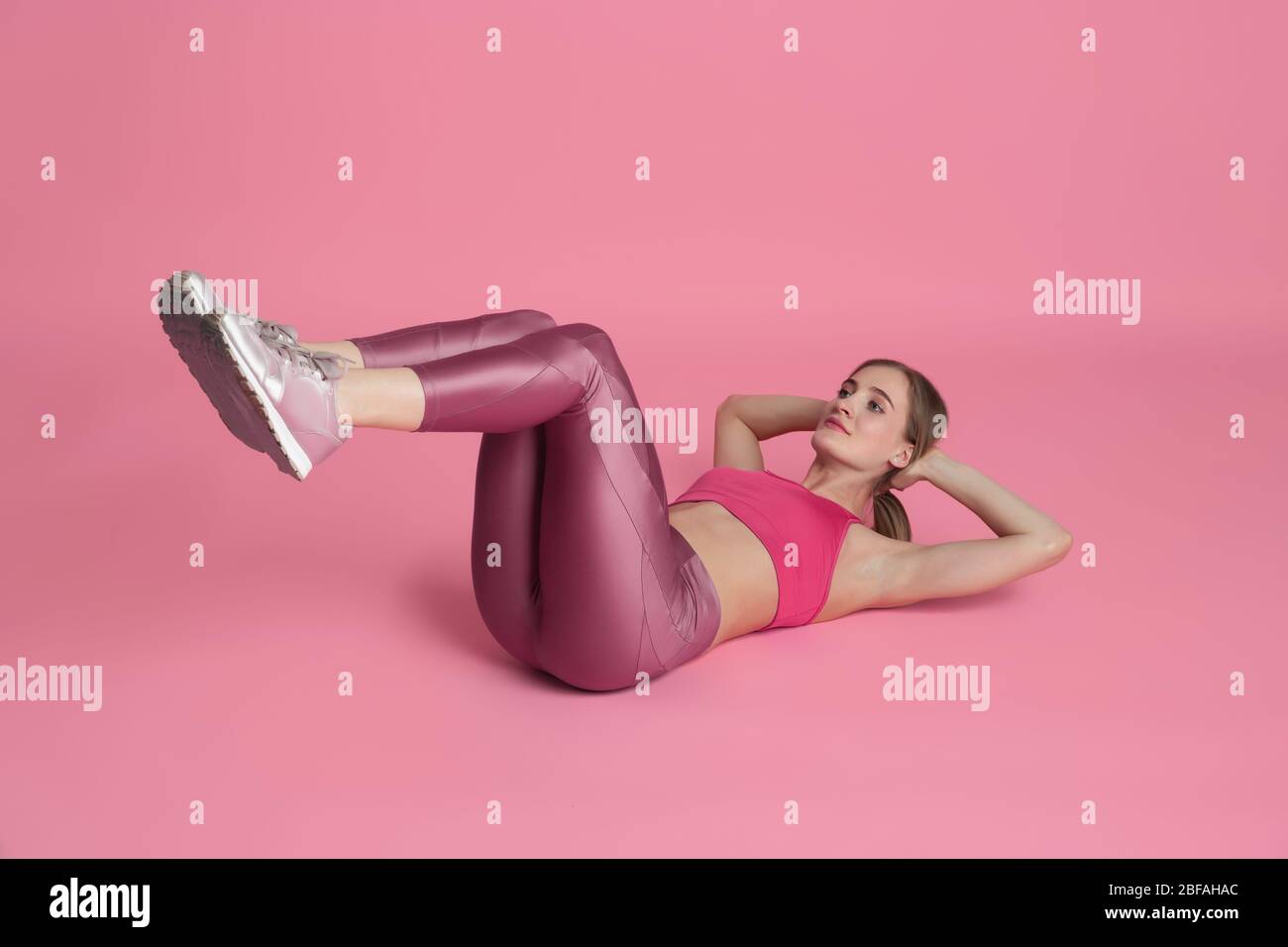 Fit woman, abs,muscular, training hi-res stock photography and images -  Page 16 - Alamy