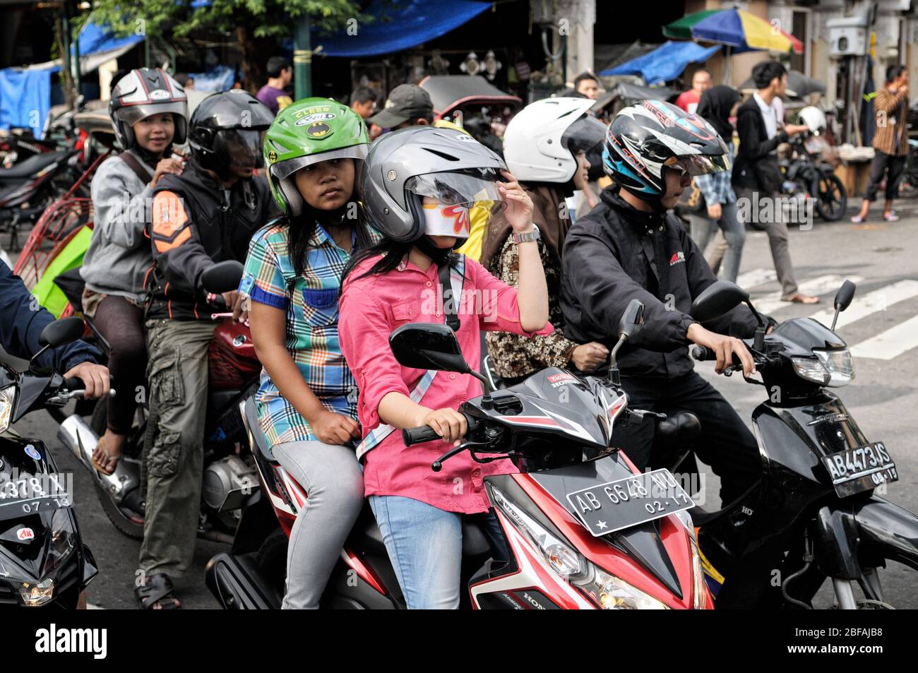 dome Møde Anbefalede Young women scooter indonesia hi-res stock photography and images - Alamy