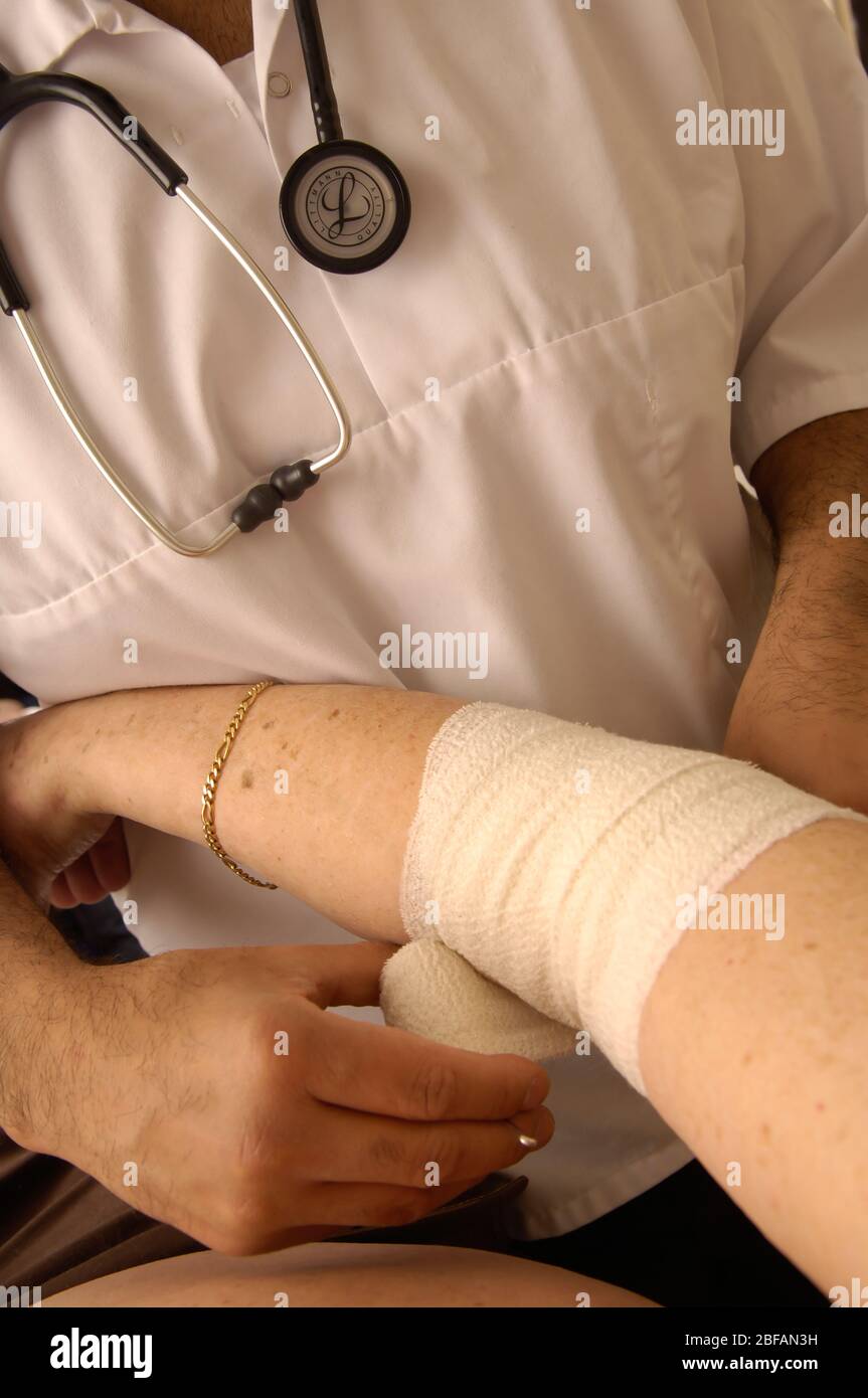 A clinician applies a crepe bandage applied to a patient's elbow Stock  Photo - Alamy