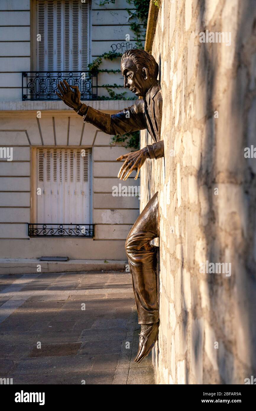 Sculpture Of Le Passe Muraille, Montmartre, Paris, France Stock Photo