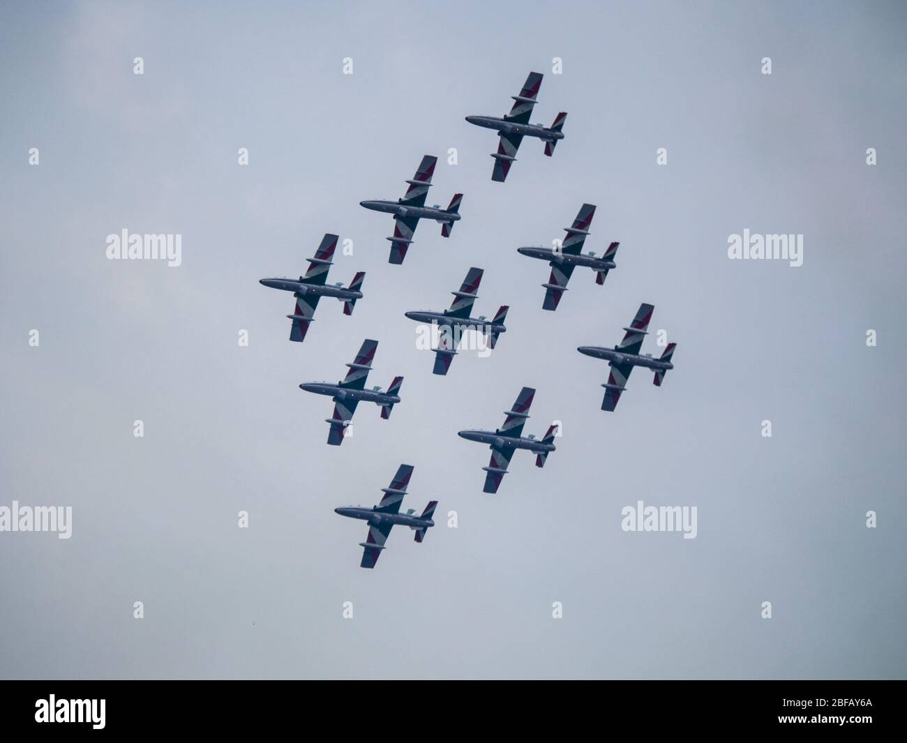 Italy tricolor arrows airplane hi-res stock photography and images - Alamy