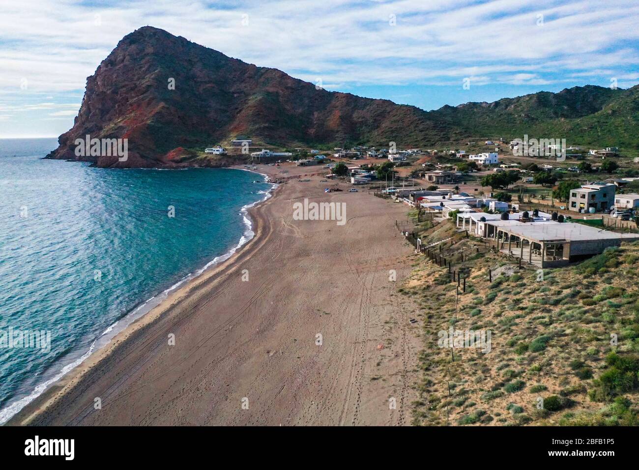 Cerro Colorado on El Colorado beach in Sonora Mexico. gulf of california, pacific ocean, sea of cortez, seashore, salt water. rocky mountain, cerro rojiso, de picada, zenith, aerial photography, natural pool, aquamarine, turquoise color, canyon  cerro colorado en la playa el Colorado en Sonora Mexico. golfo de california, oceano pacifico, mar de Cortez, orilla del mar, agua salada.  montaña rocosa , cerro rojiso, de picada, cenital, fotografia aerea, alberca natural, aguamarina, color turquesa, cañon (Photo:LuisGutierrez/NortePhoto.com) Stock Photo