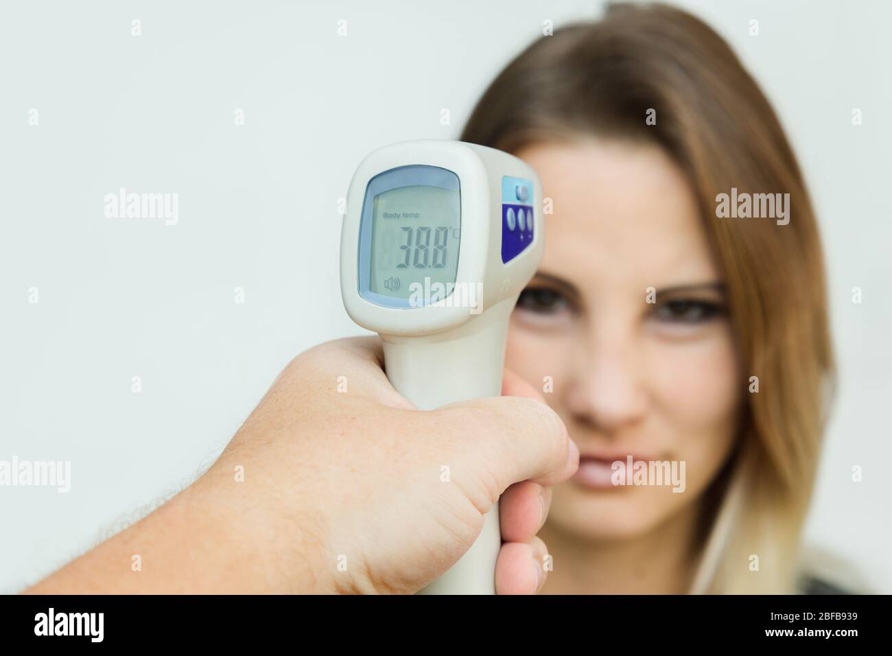 Usage of infrared noncontact forehead thermometer gun to check body