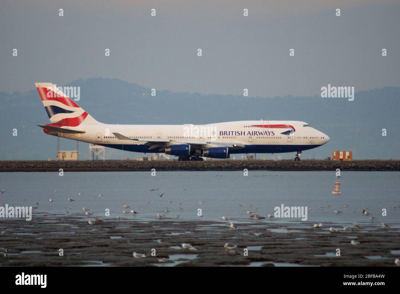 Wheels boeing 747 hi-res stock photography and images - Page 3 - Alamy