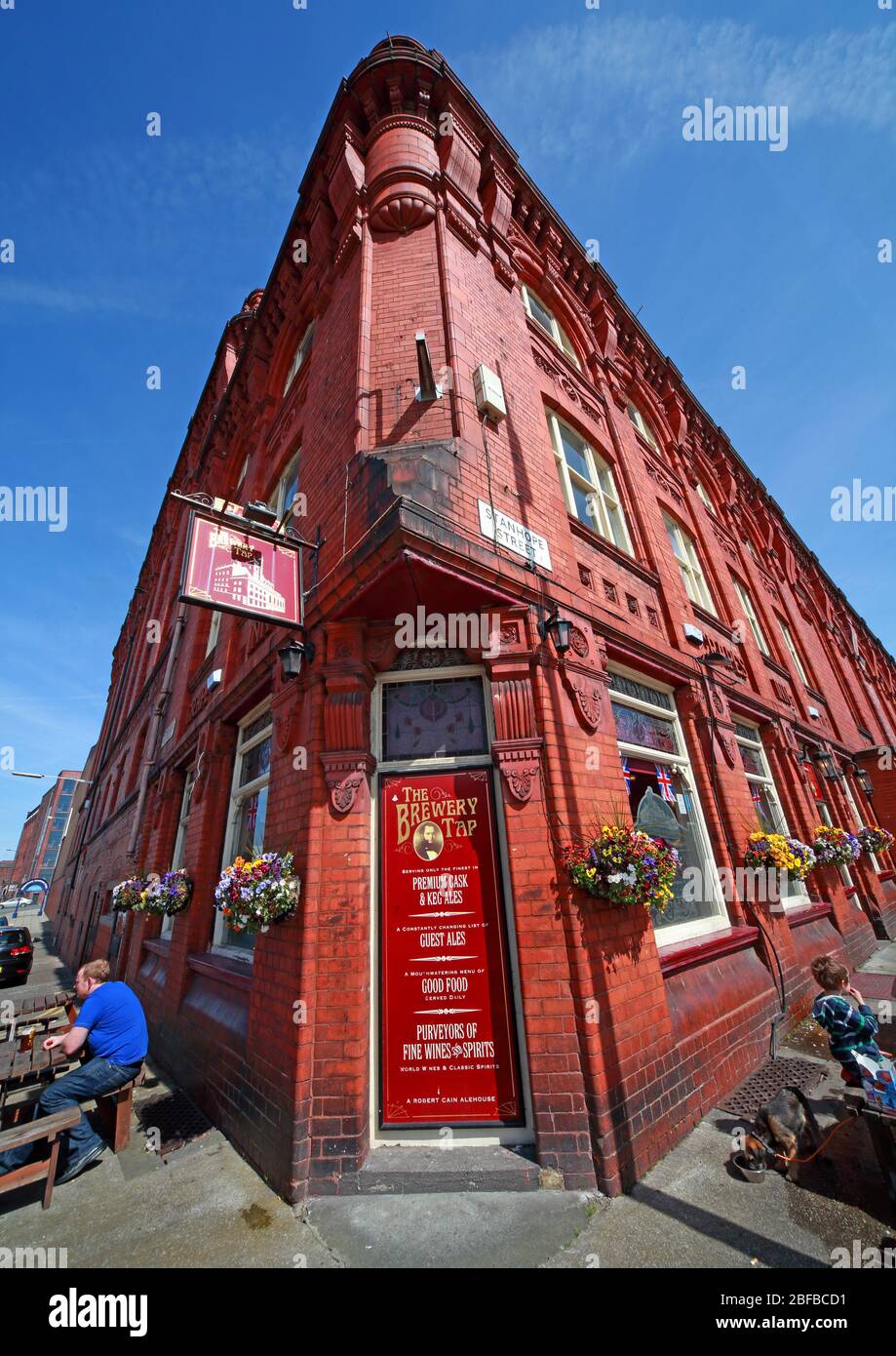 Cains Brewery Tap, Classic British Pub, 39 Stanhope St, Liverpool, Merseyside,England, UK, L8 5RE Stock Photo