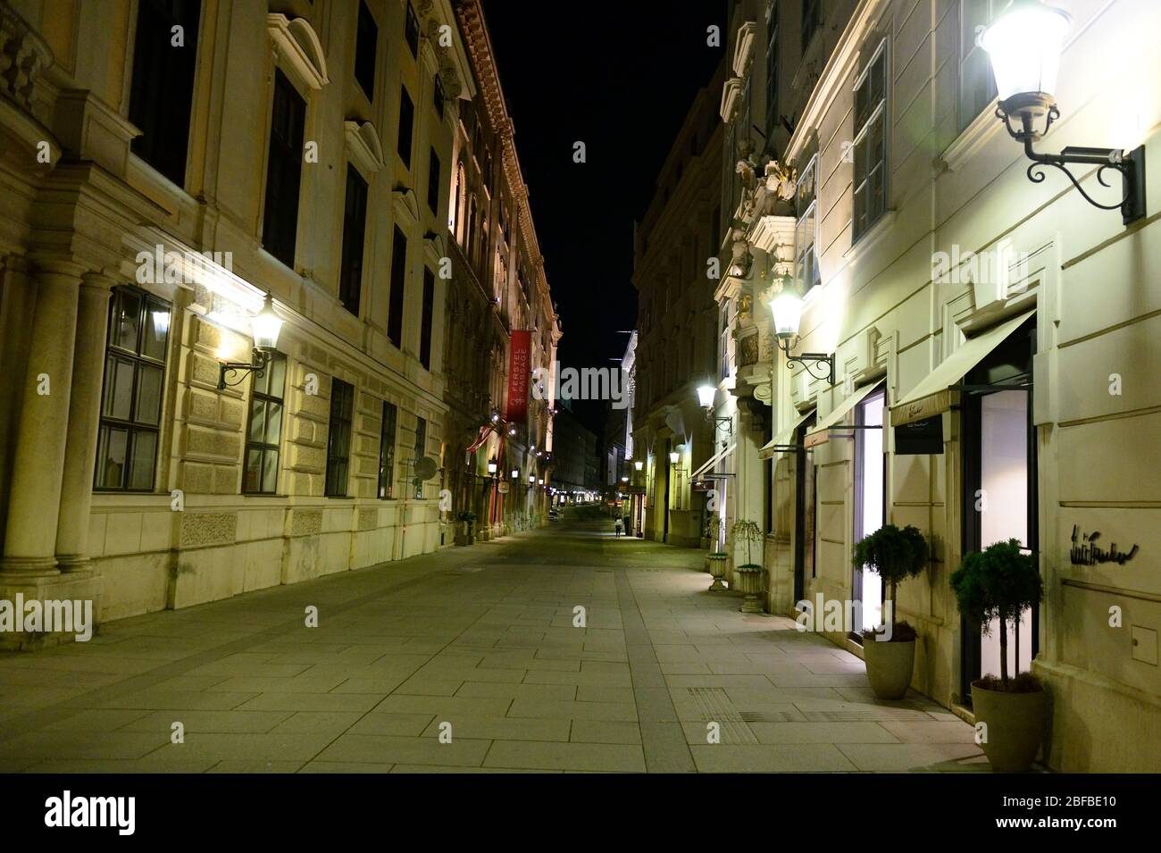 Vienna, Austria. 17th Apr, 2020. The exit restrictions in Austria have been extended to end of April  2020. In the first district of Vienna, where the tourist crowds normally crowd, the streets and squares are deserted. Credit: Franz Perc / Alamy Live News Stock Photo