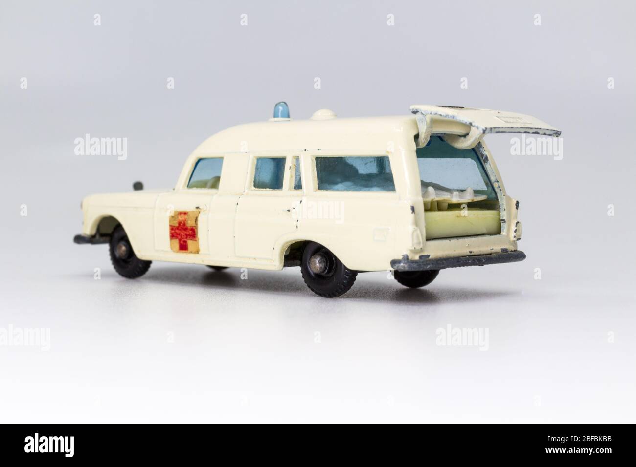 Lesney Products Matchbox model toy car 1-75 series no.3 Mercedes-Benz Binz Ambulance Stock Photo
