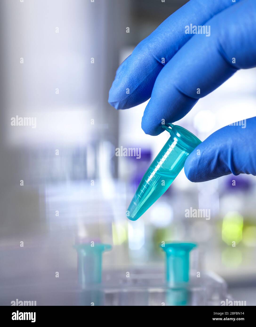 Scientist preparing a sample vial for automated analysis in the lab. Stock Photo