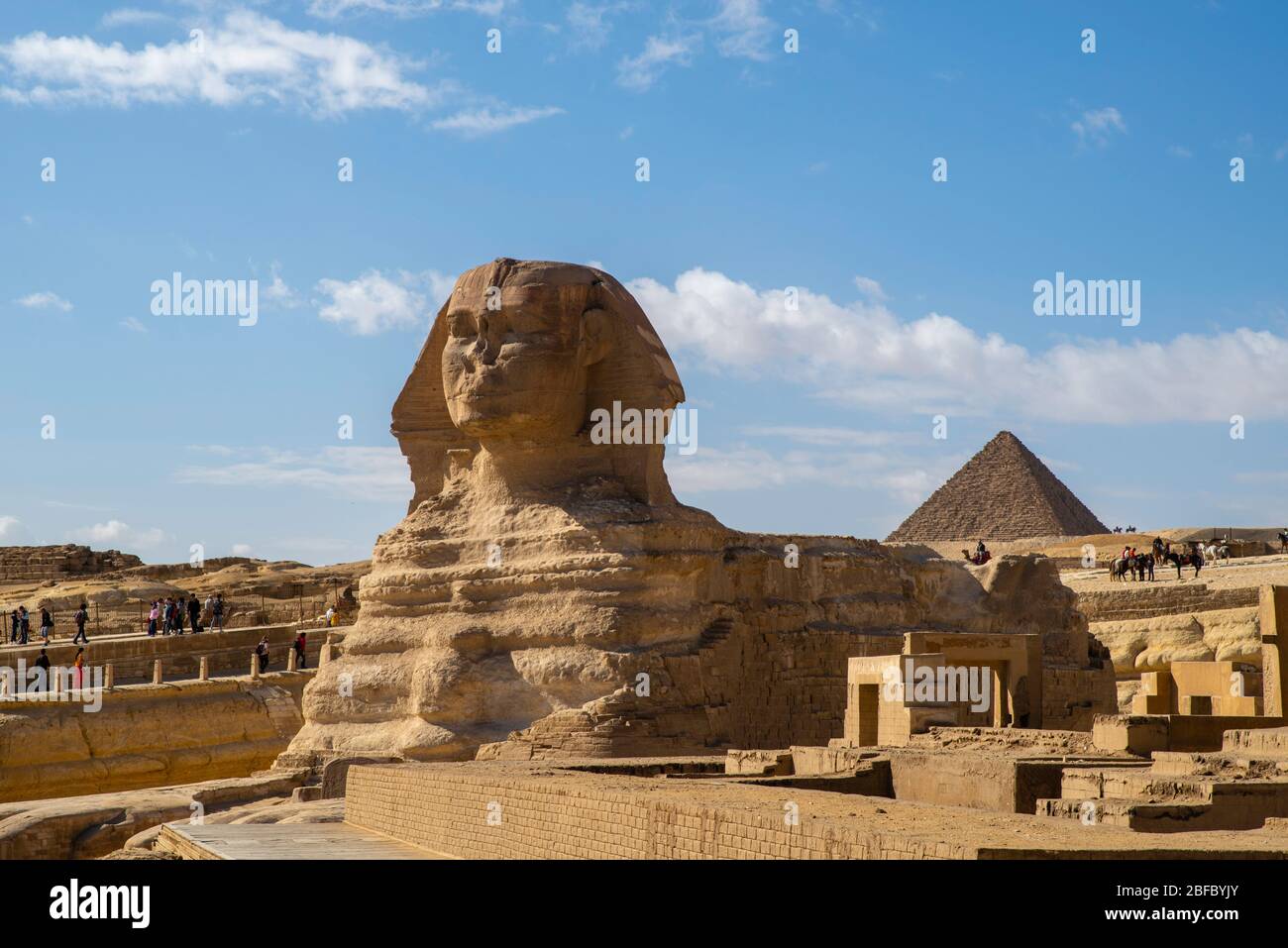 View of the Great Sphinx with the Pyramid of Menkaure in the background ...