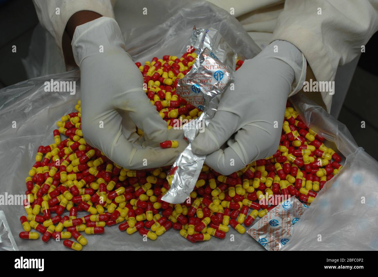 Throwing away pills hi-res stock photography and images - Alamy