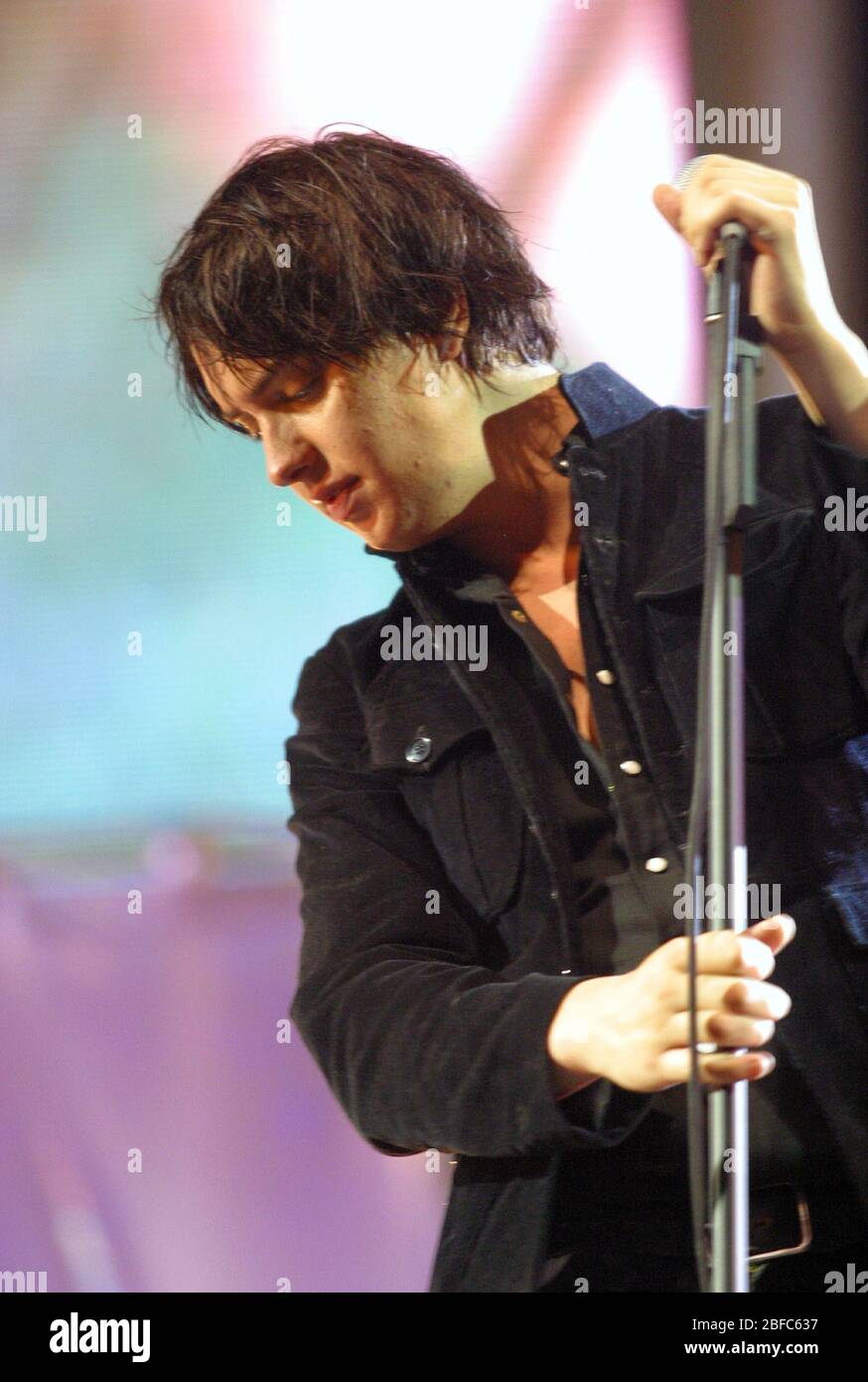 The Strokes Julian Casablancas Performing At Little Steven S International Underground Garage Festival In Randall S Island New York City August 14 2004 Credit Scott Weiner Mediapunch Stock Photo Alamy