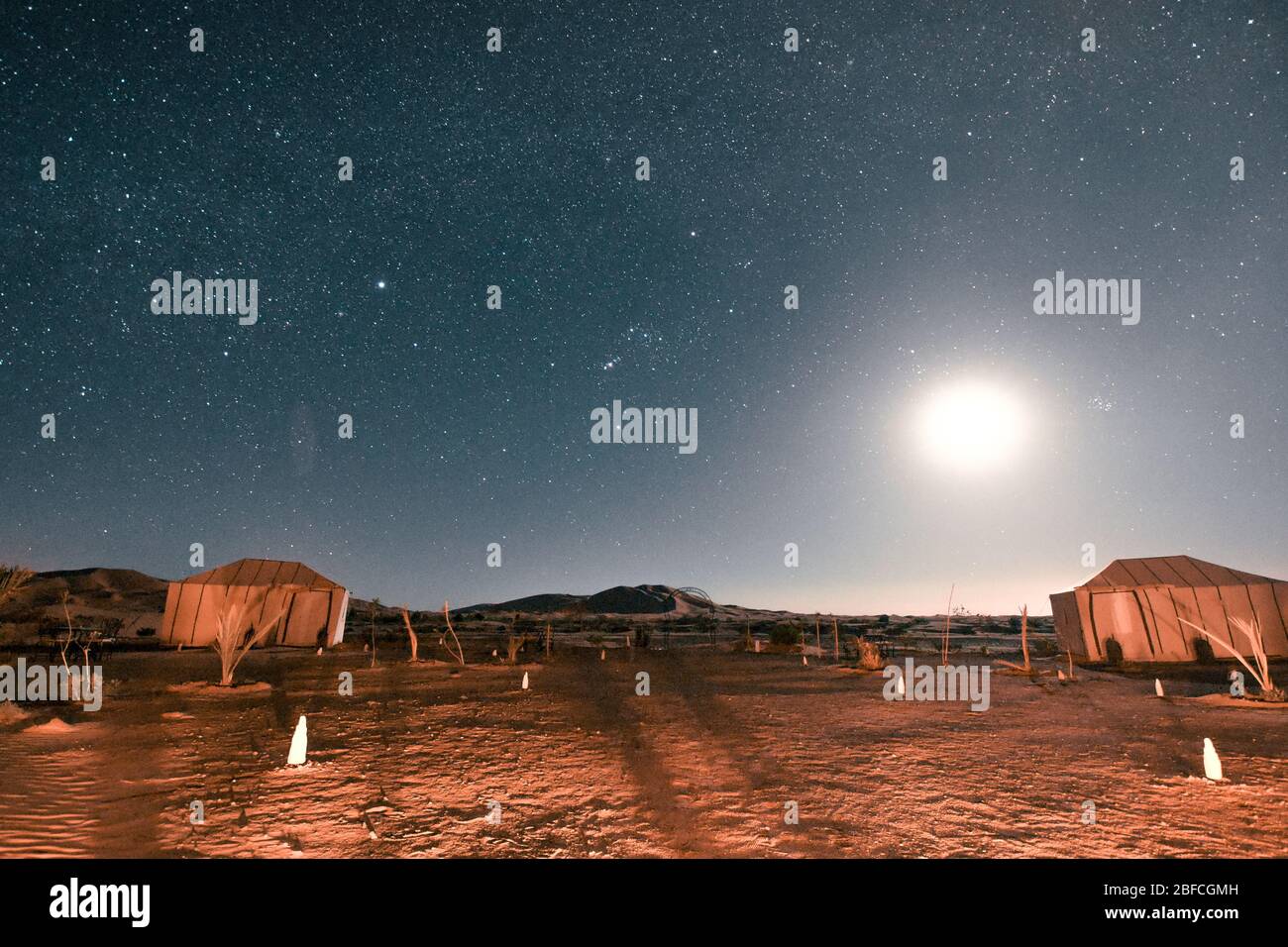 Tents under a starry night in the Sahara Desert Stock Photo - Alamy