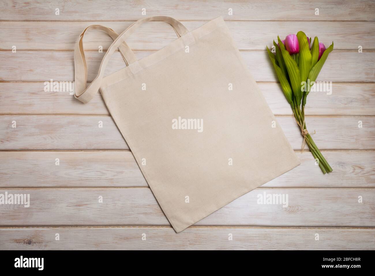 Tote bag brand hi-res stock photography and images - Alamy