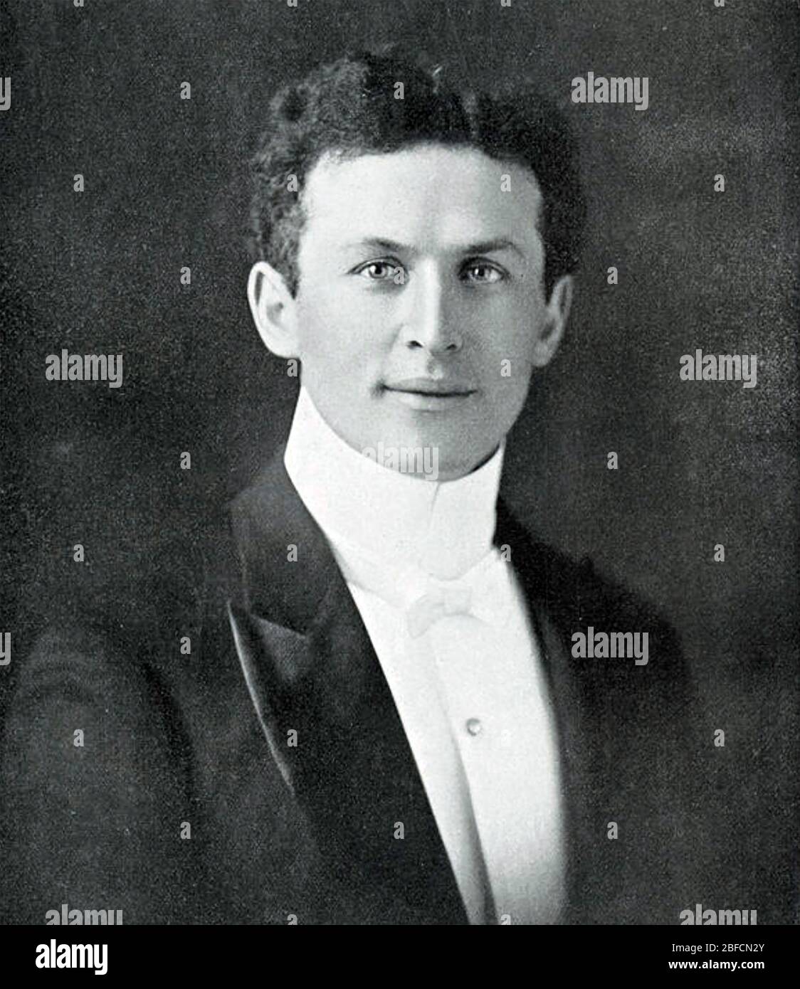 HARRY HOUDINI (1874-1926) Hungarian-American illusionist and stunt performer about 1900 Stock Photo