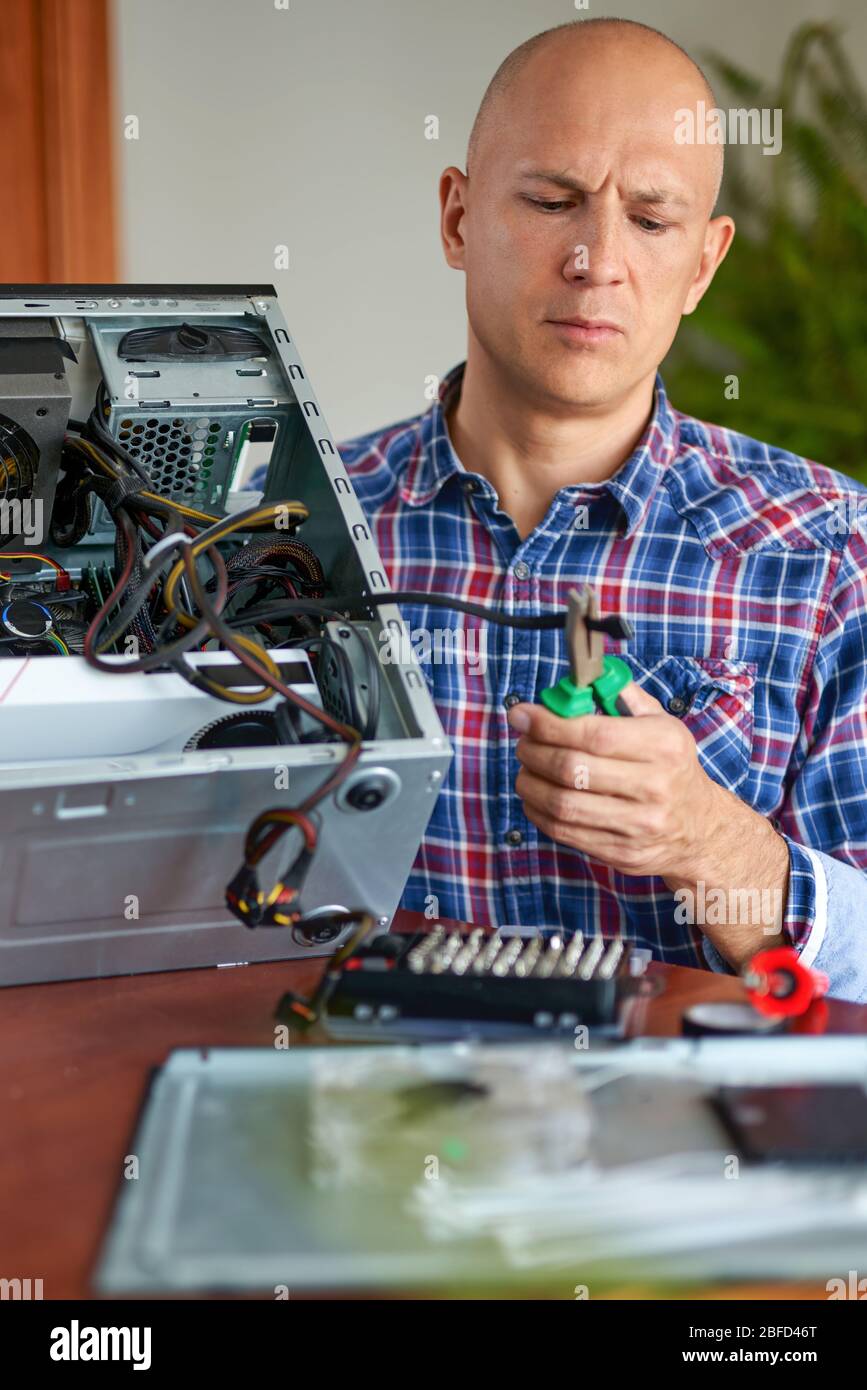 Technician focused on repair hi-res stock photography and images - Alamy