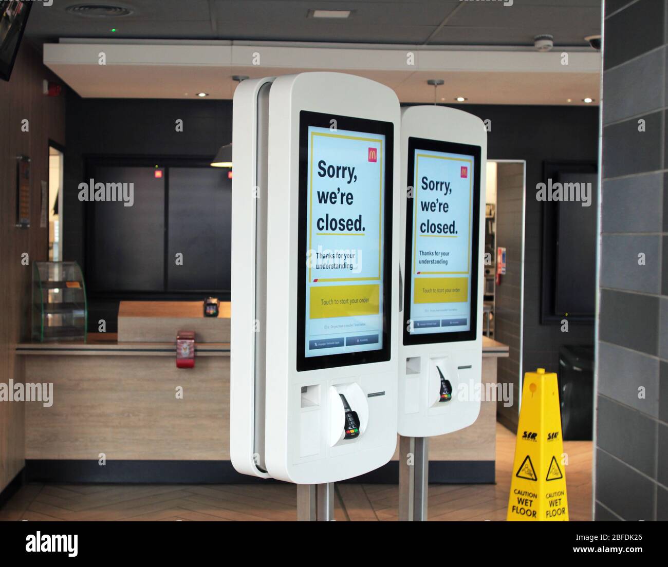 Taken through the window of a McDonalds food outlet, a sign says that they are closed because of the coronavirus, also known as Covid-19. Almost all food outlets and restaurants are closed whilst the pandemic rages around Britain. April 2020. ALAN WYLIE/ALAMY© Stock Photo