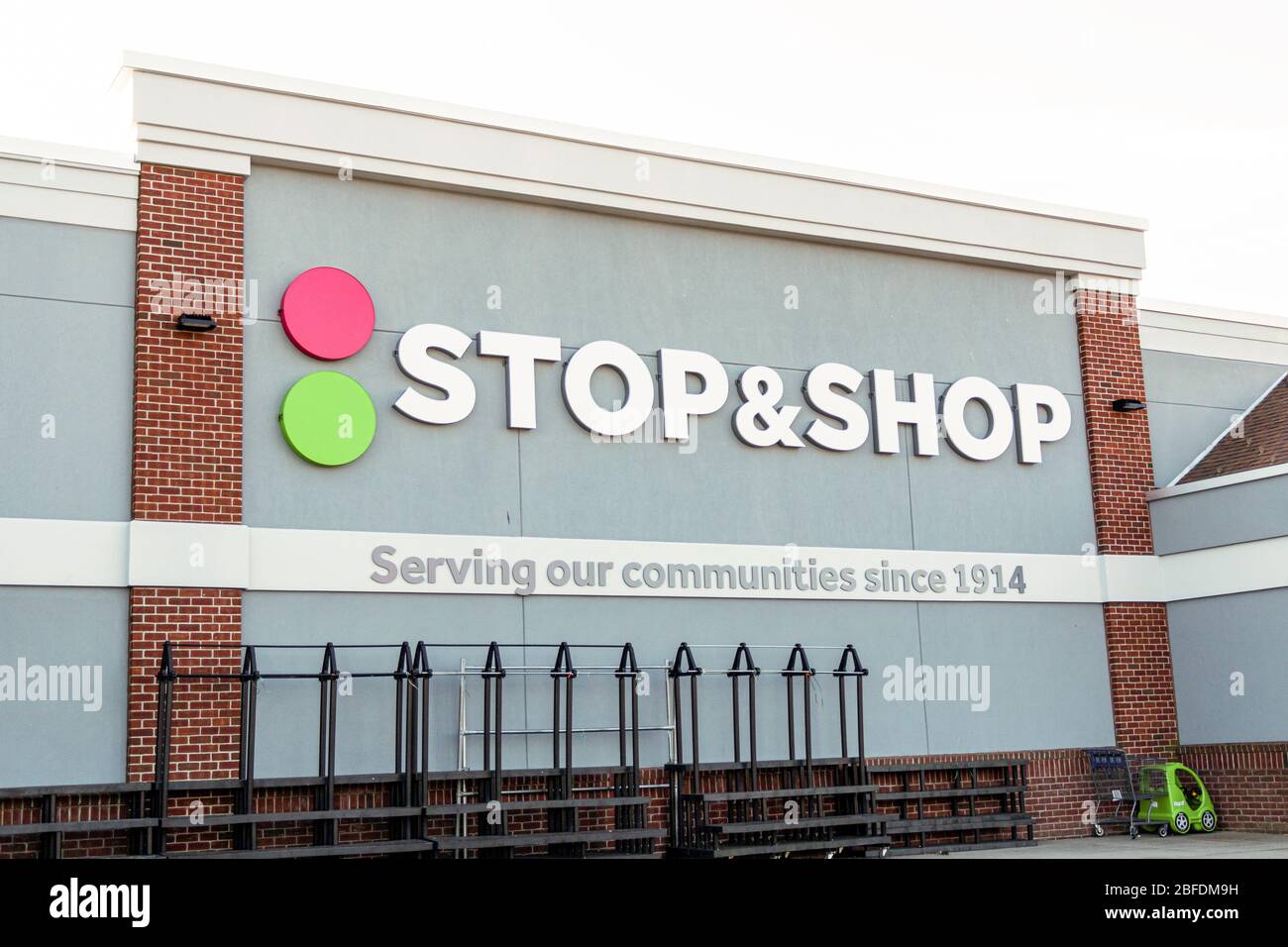 Stop and shop grocery usa hires stock photography and images Alamy