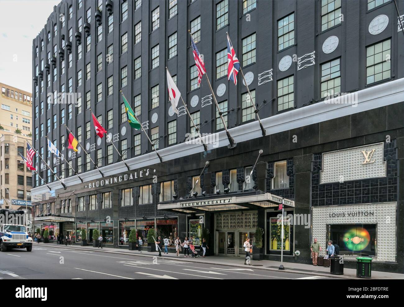 New york shopping bloomingdales hi-res stock photography and images - Alamy