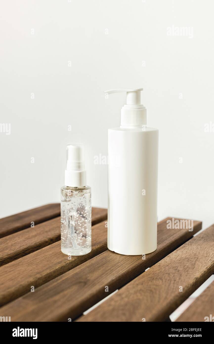 Hand sanitizer with antimicrobial transparent gel with bubbles for