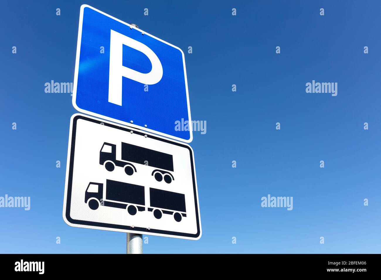 German road sign: parking for single & double trailer semis Stock Photo