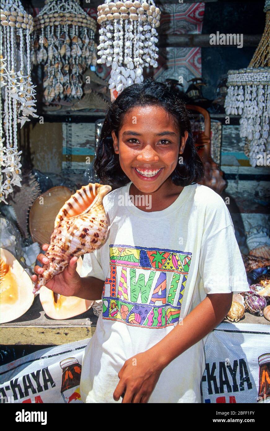 Young girl selling sea shells, Cebu, Philippines, April 1996 Stock Photo