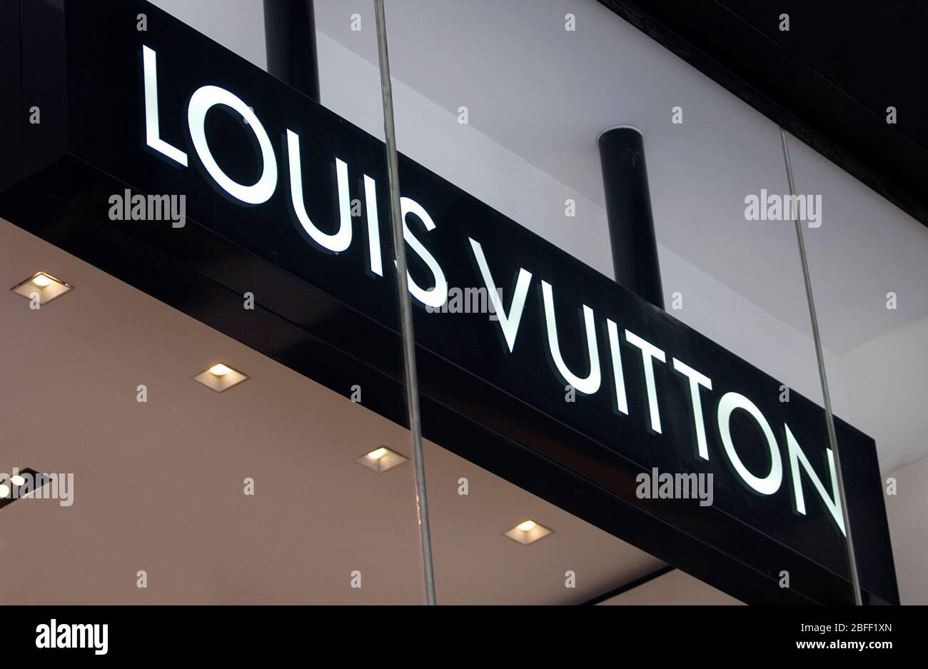 High-End Premium Luxury Retail Italian Fashion Louis Vuitton Store, 190-192  Sloane Street, London, SW1X 9QX Stock Photo - Alamy