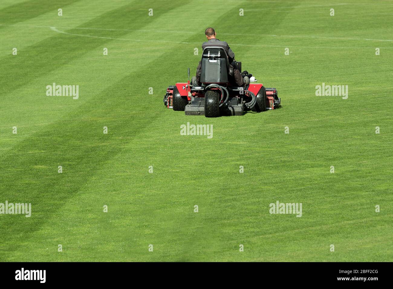 Stadium lawn mower hires stock photography and images Alamy