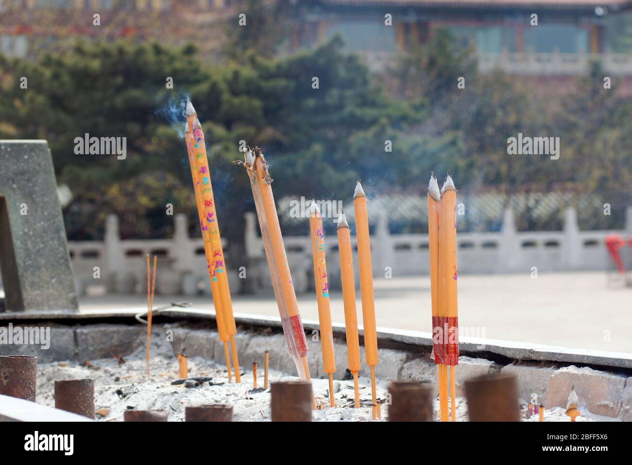 Burning incense at the Jade Buddha Palace. The Mahavira Palace, Anshan, Liaoning Province, China, Asia. Stock Photo