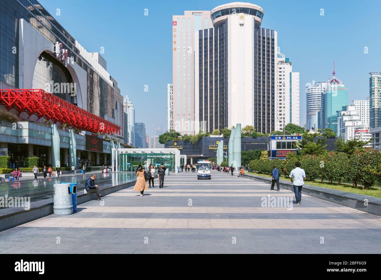 Shenzhen China December 09 2016 Square By The Railway Station At Day Time Stock Photo Alamy