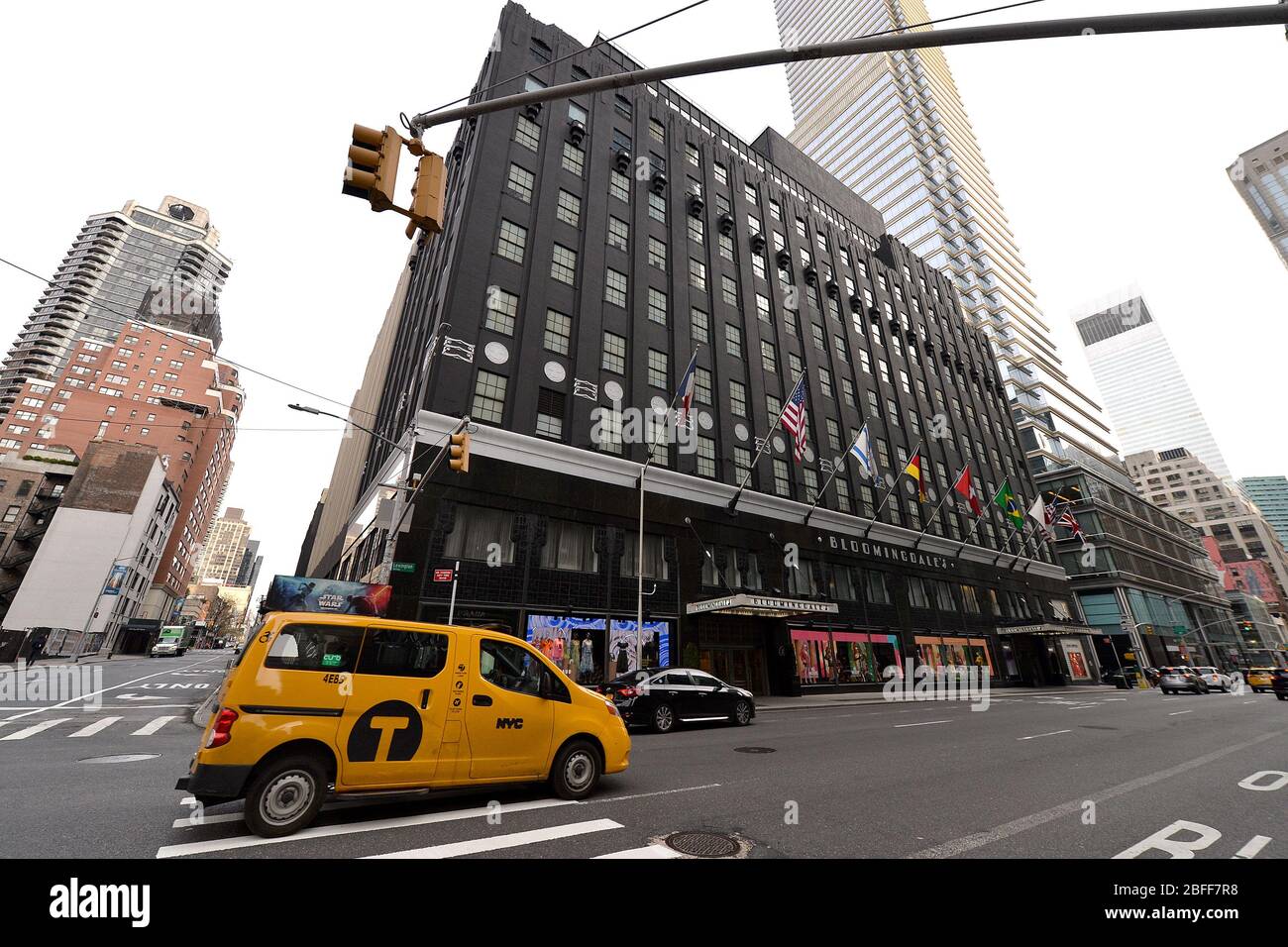New York City Usa 18th Mar A Single Taxi Makes It S Way Up Lexington Avenue Past A Closed Bloomingdale S Department Store New York Ny March 18 New York City Taxi