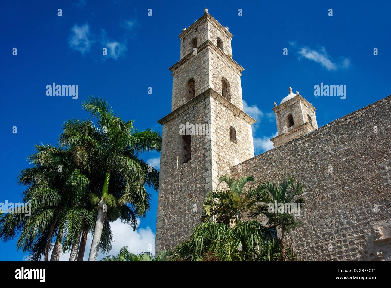 The Bishop's Palace or Peninsula Athenaeum and The San Ildefonso Cathedral in Mérida, the capital and largest city in the Yucatan State and Yucatán Pe Stock Photo