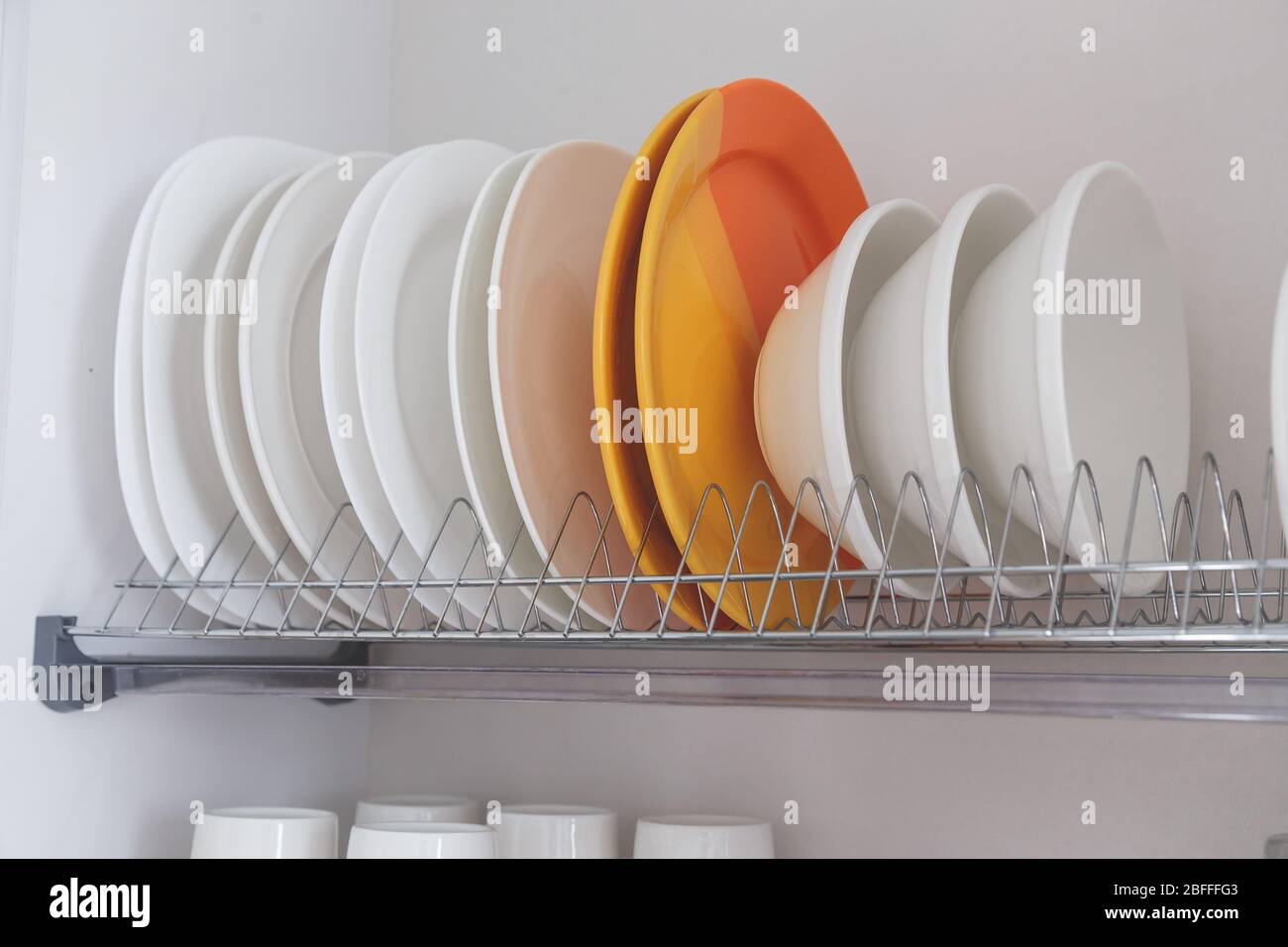 https://c8.alamy.com/comp/2BFFFG3/dish-drying-metal-rack-with-big-nice-white-clean-kitchenware-traditional-wall-cabinet-kitchen-2BFFFG3.jpg