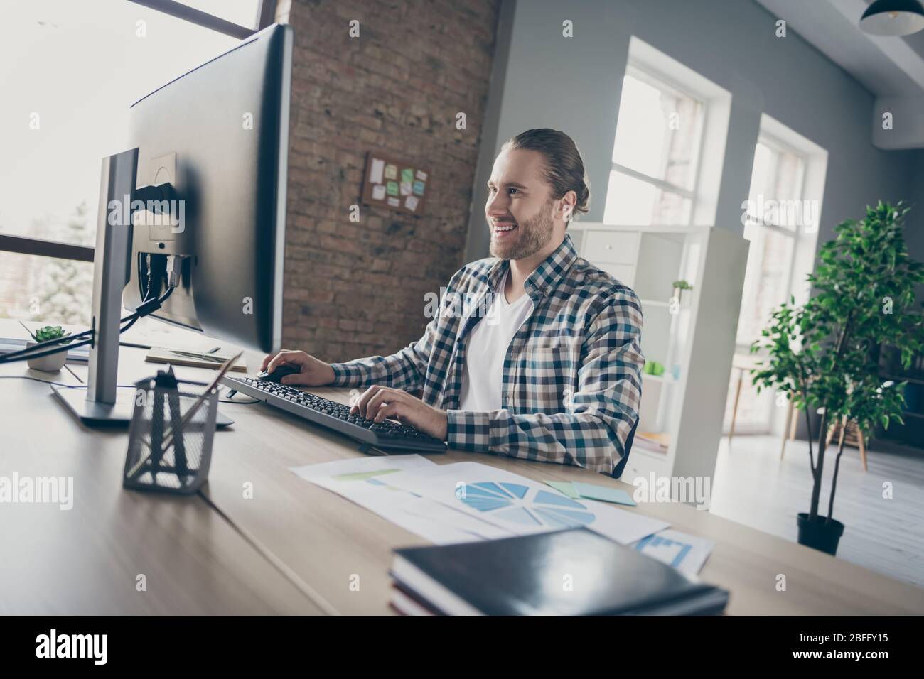 Attorney typing hi-res stock photography and images - Alamy