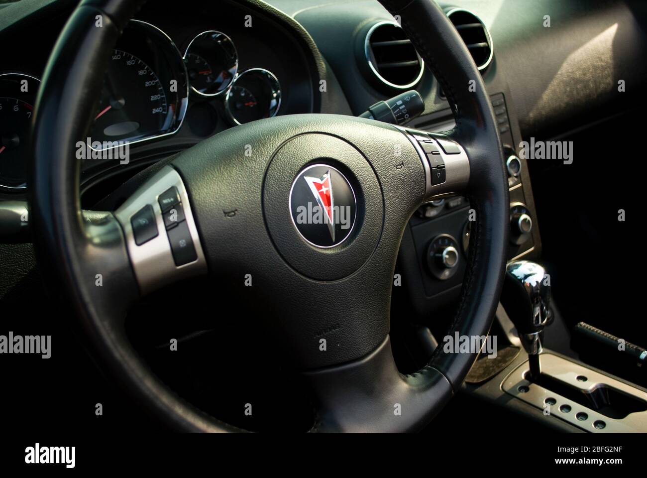 Pontiac g6 on sale steering wheel cover