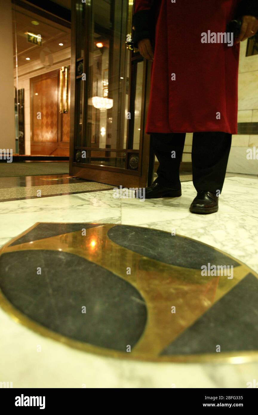 Mayfair hotel doorman hi-res stock photography and images - Alamy