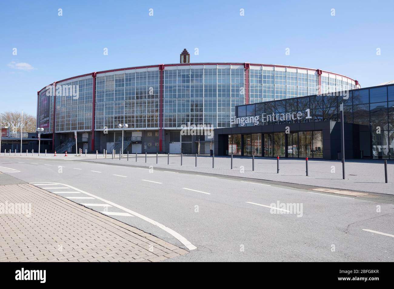 Empty Square In Front Of The Entrance To Westfalenhalle 1 Messe Und Veranstatungszentrum Westfalenhallen Dortmund Ruhr Area North Stock Photo Alamy